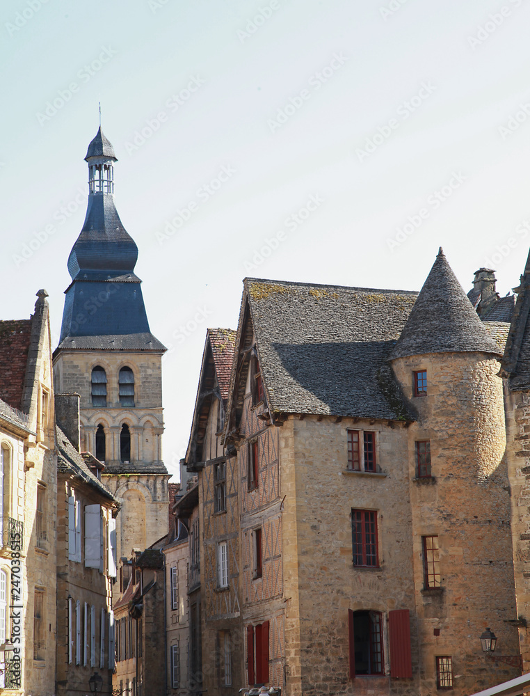 Fototapeta premium Centre ville de Sarlat en Pérgord noir