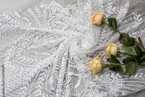 Fototapeta Naklejka Na Ścianę i Meble -  The texture of lace on wooden background decoreted roses.