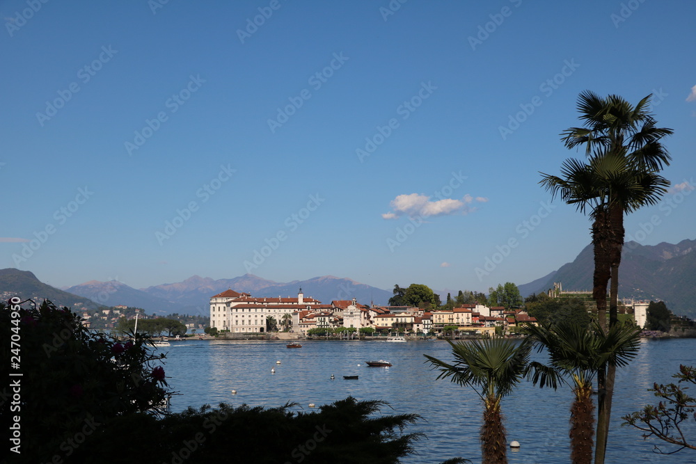 Obraz premium View to Isola Bella and Lake Maggiore, Italy