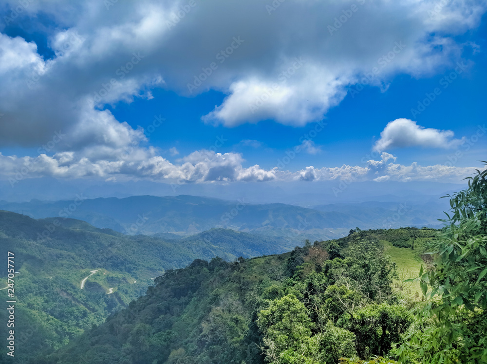 Obraz premium view of mountains on the way to Luang Prabang