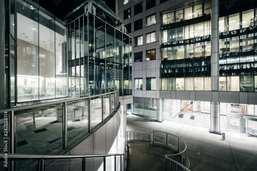 Fototapeta premium Modern buildings at night in downtown Toronto, Ontario