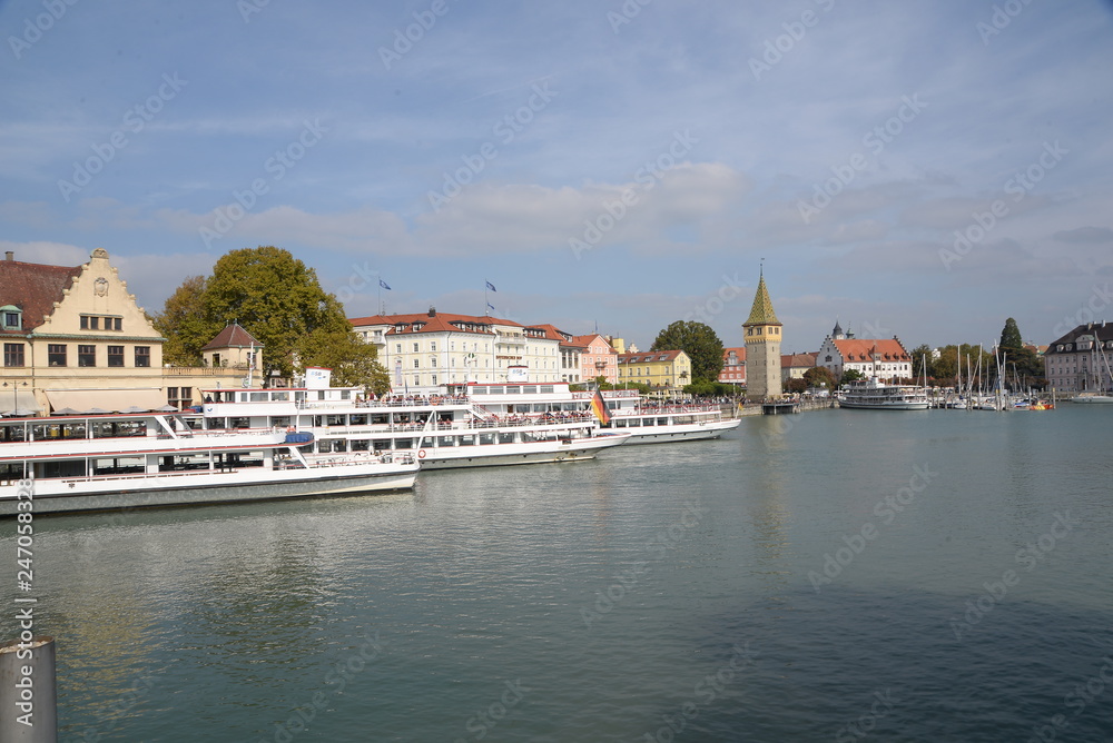 Fototapeta premium Hafen in Lindau mit Mangturm