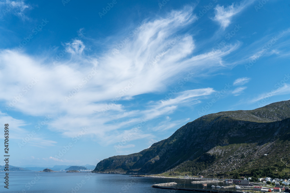 Blick auf Ålesund von der Insel Godøya