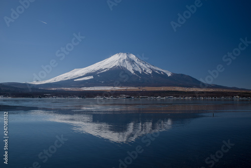 山中湖と富士山（冬）