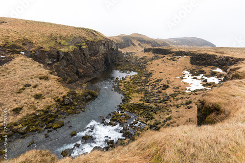 Canyon mit Fluss im Nationalpark Þingvellir, Island
