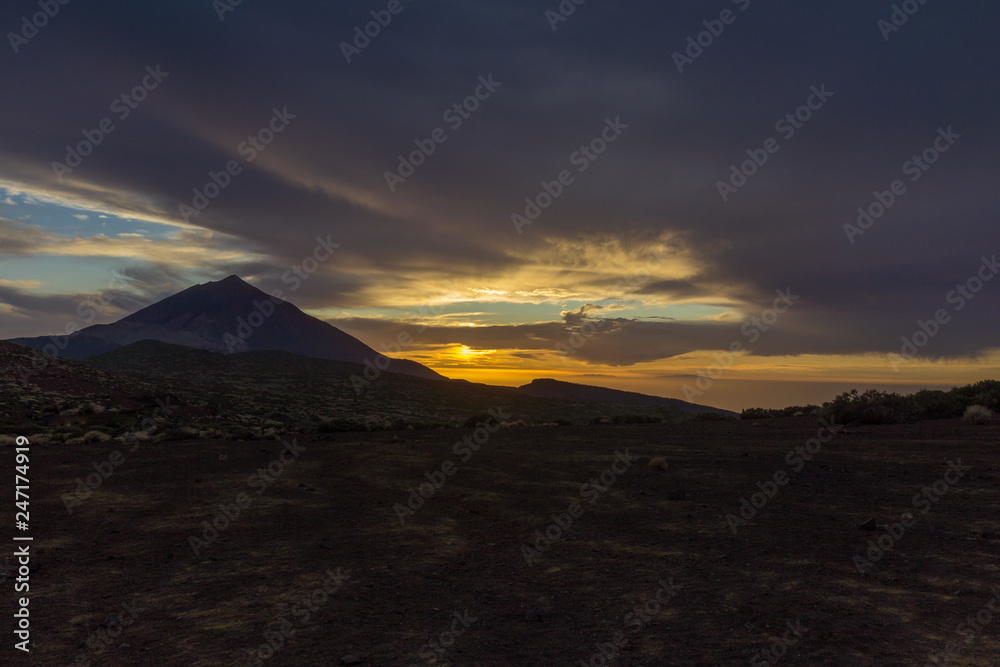 Der Teide-Vulkan im Sonnenuntergang