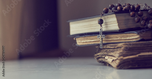 Fototapet The rosary beads on Catholic Church liturgy books.
