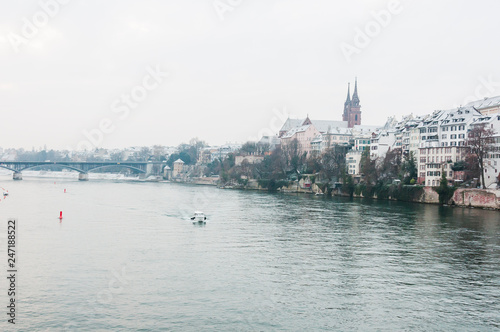 Basel, Rhein, Rheinufer, Wettsteinbrücke, Grossbasel, Münster, Altstadt, Schifffahrt, Winter, Schweiz