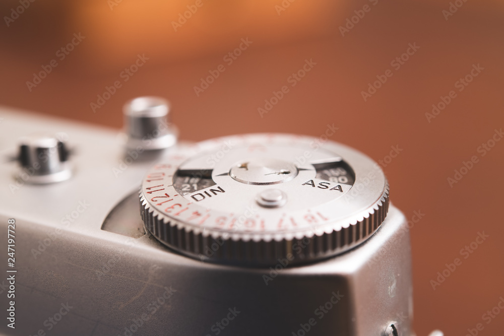 Film sensitivity asa and din ring selector Film sensitivity asa and din ring selector