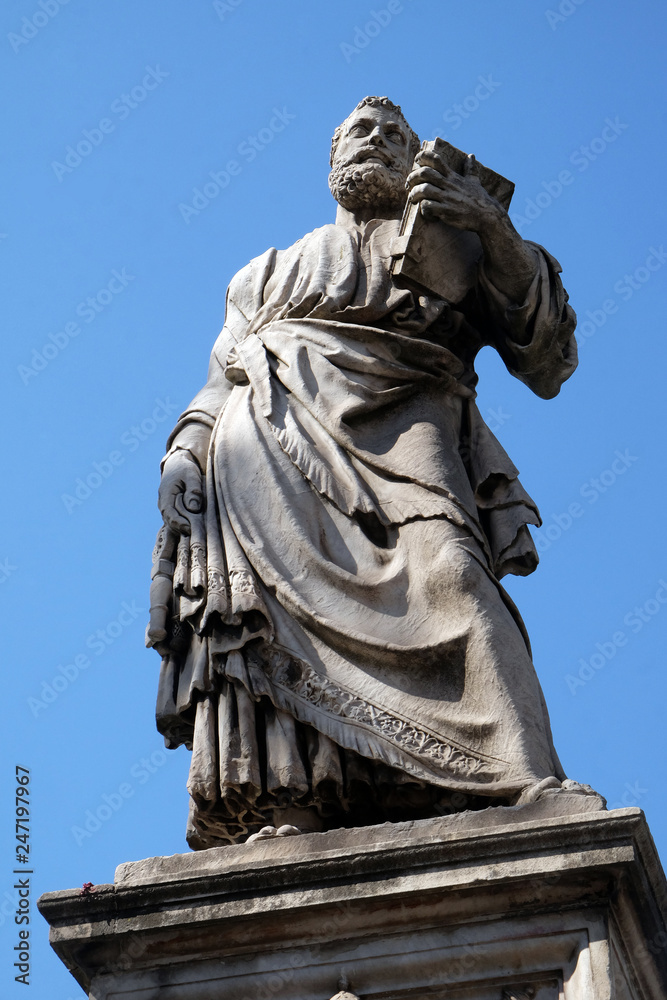 Naklejka premium Statue of Apostle saint Peter on the Ponte Sant Angelo in Rome, Italy