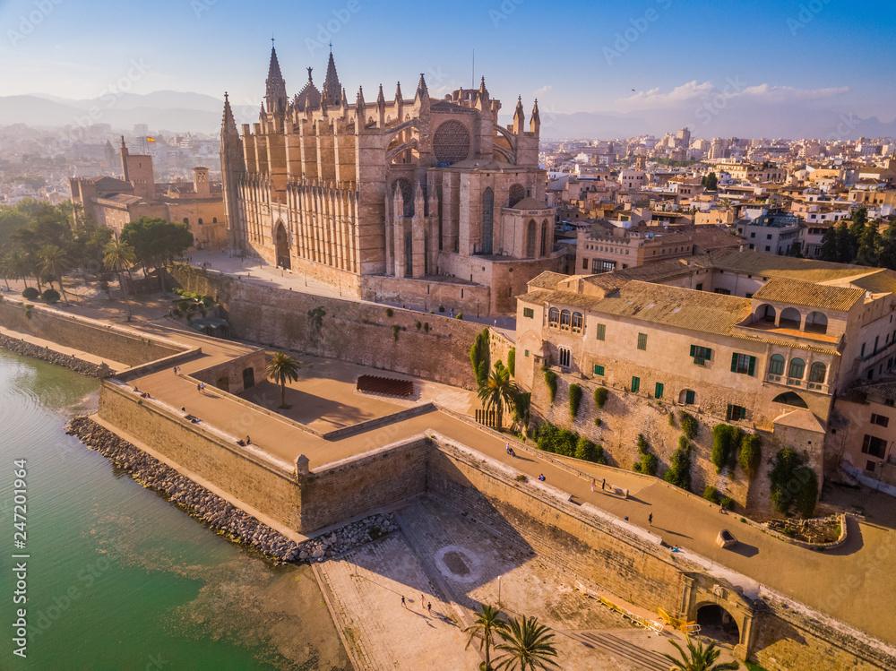Aerial view of Historic Cathedral in Palma de Mallorca - obrazy, fototapety, plakaty 