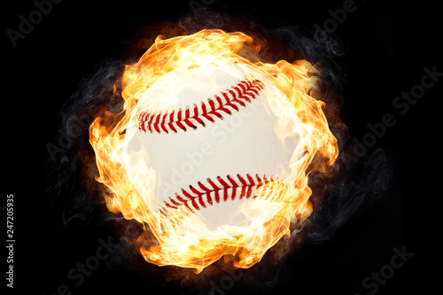 brennender Baseball in Flammen auf schwarzen Hintergrund photo