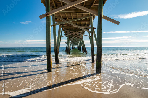 Φωτογραφία Waves under Pier in Atlantic Beach, North Carolina Damaged by Hurricane Florence