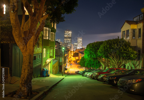 Night street at San Francisco with Lombard Street/Distance view