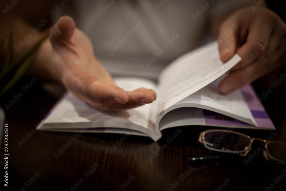 My hand provides help. My hand provides help.