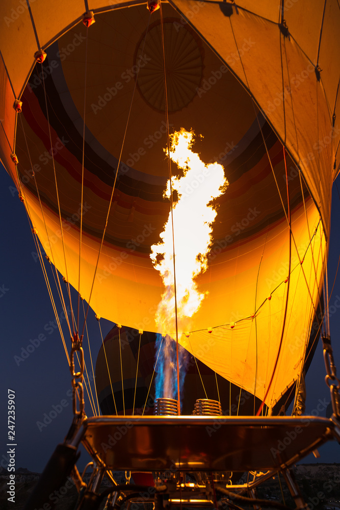 Obraz premium Flame in balloons. Flying with balloons over Cappadocia valleys, Turkey