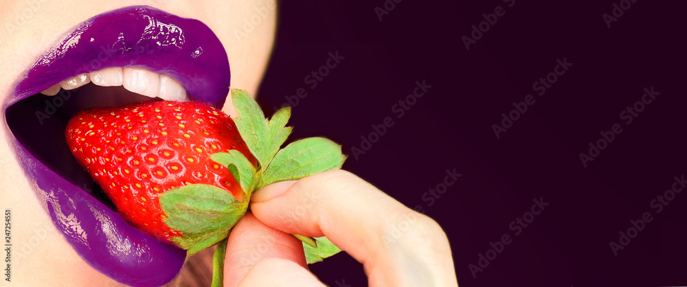 Obraz premium Women's lips with strawberries. The concept of sex, erotica. Toned image, selective focus.