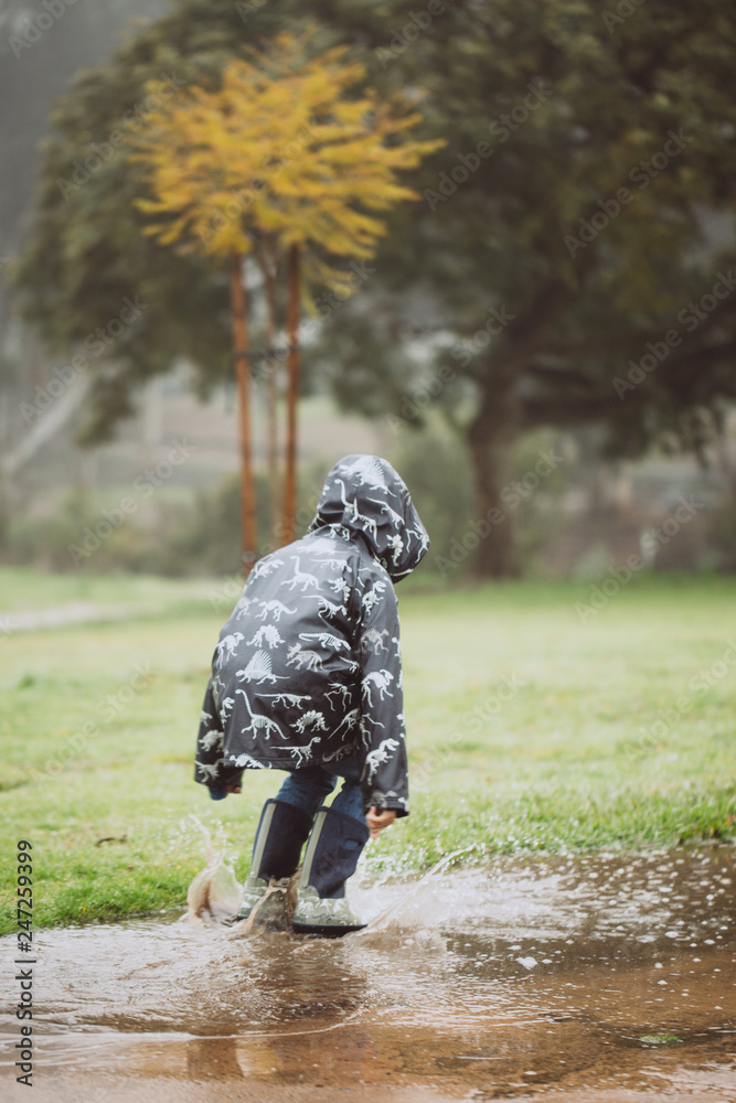 Naklejka premium Playing in the Rain