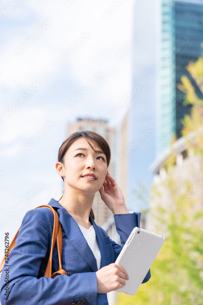 ビジネスウーマン タブレット ビジネスウーマン タブレット