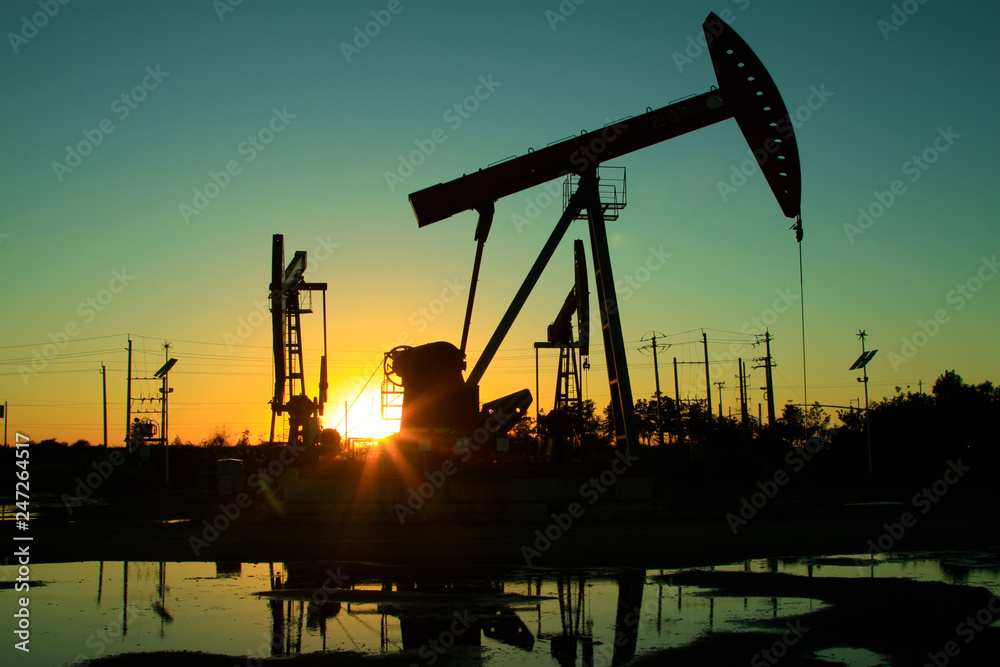 Crank balanced beam pumping unit in the oil field