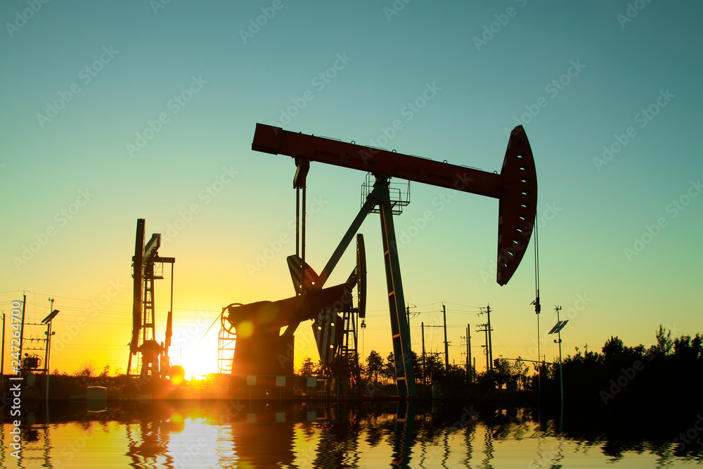 Crank balanced beam pumping unit in the oil field Crank balanced beam pumping unit in the oil field