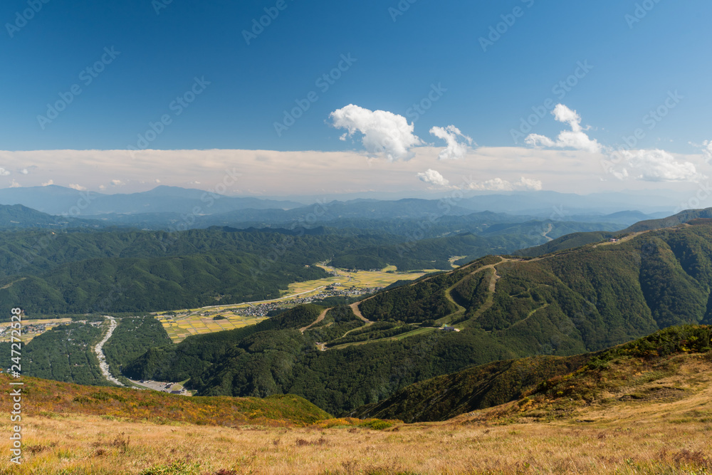 Fototapeta premium 八方尾根から白馬村の眺望_秋