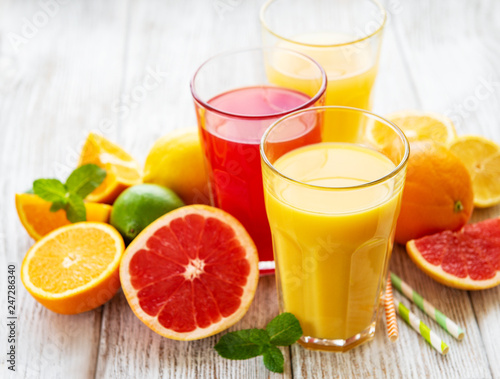 Fototapeta Naklejka Na Ścianę i Meble -  Glasses of juice and citrus fruits