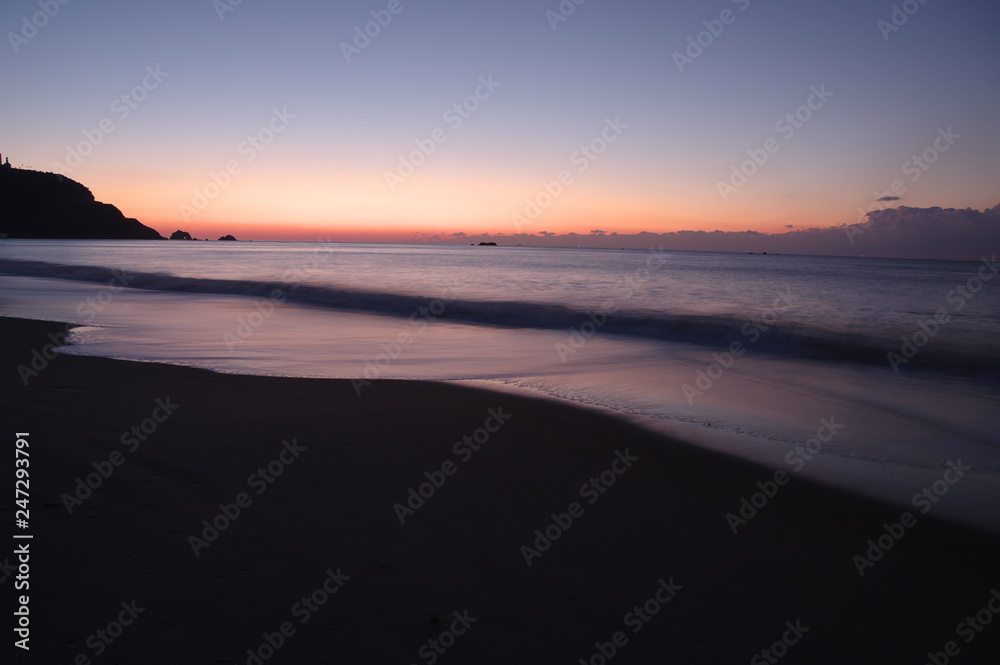 夜明けの海岸