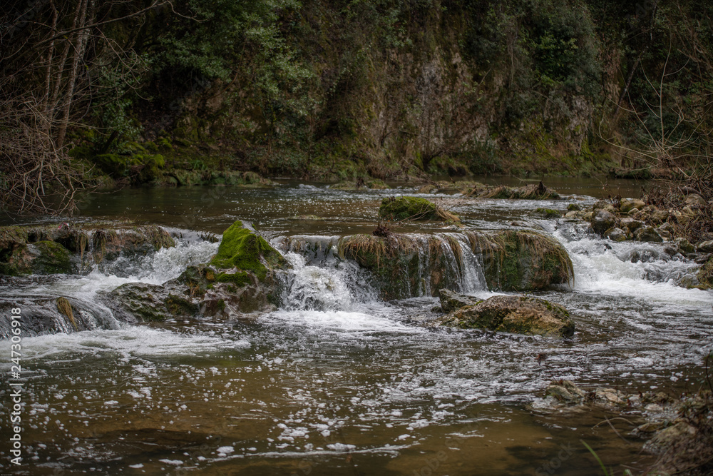 Obraz premium rivière et cascade