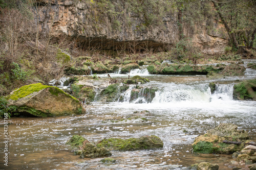 rivière et cascade