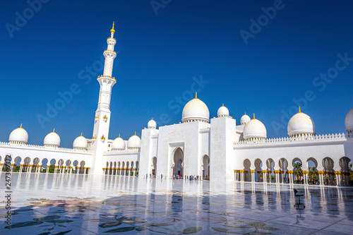 Exterior and side view of the Abu Dhabi's Mosque - Sheikh Zayed Mosque