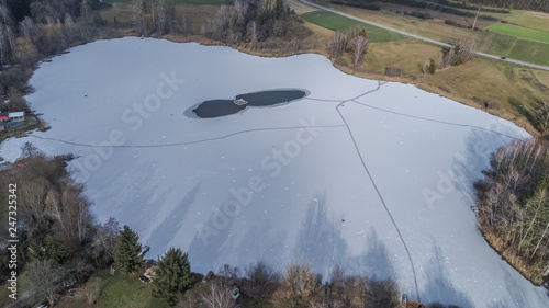 Gefrohrener Baggersee - Böhringer See - Luftbildaufnahme photo