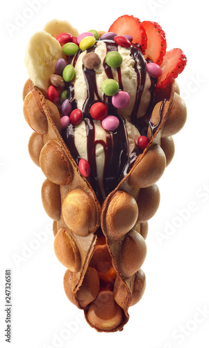 Photos Hong kong or bubble waffle with ice cream, fruits and candy