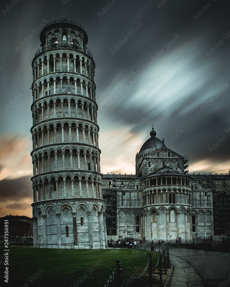 Schiefer Turm von Pisa und Kathedrale (Italien)