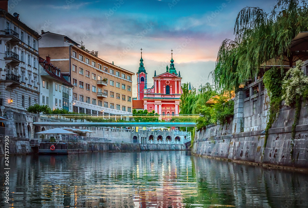 Fototapeta premium Bridge and Ljubljanica river in the city center. Ljubljana, capital of Slovenia.