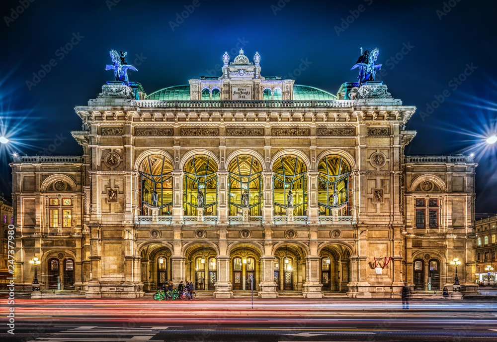 Obraz premium Wiedeńska Opera Państwowa nocą, Wiedeń, Austria.