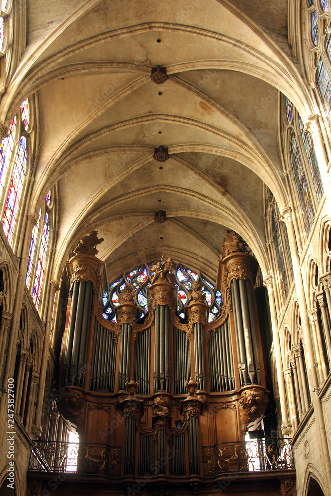 Pipe organ of the church of St. Séverin in Paris