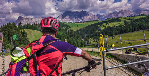 rower górski, kask rowerowy, Włochy, Italia, Sella Ronda, góry, krajobraz widoki, podróże, ścieżka rowerowa, most, las