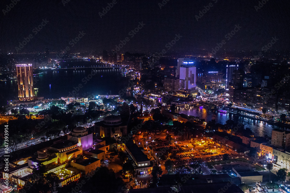 Φωτογραφία 18/11/2018 Cairo, Egypt, incredible skyscraper view of a night city with lots of