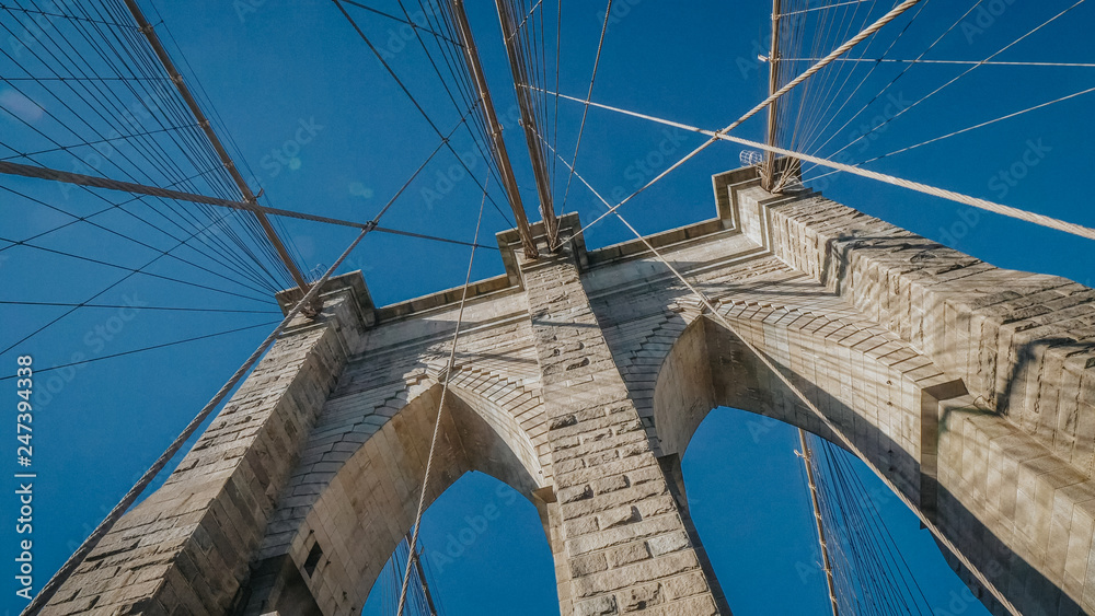 Obraz premium Famous Brooklyn Bridge in New York