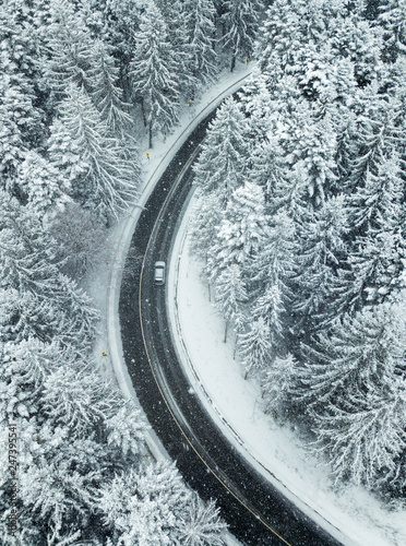 Car driving on the snowy,cu...