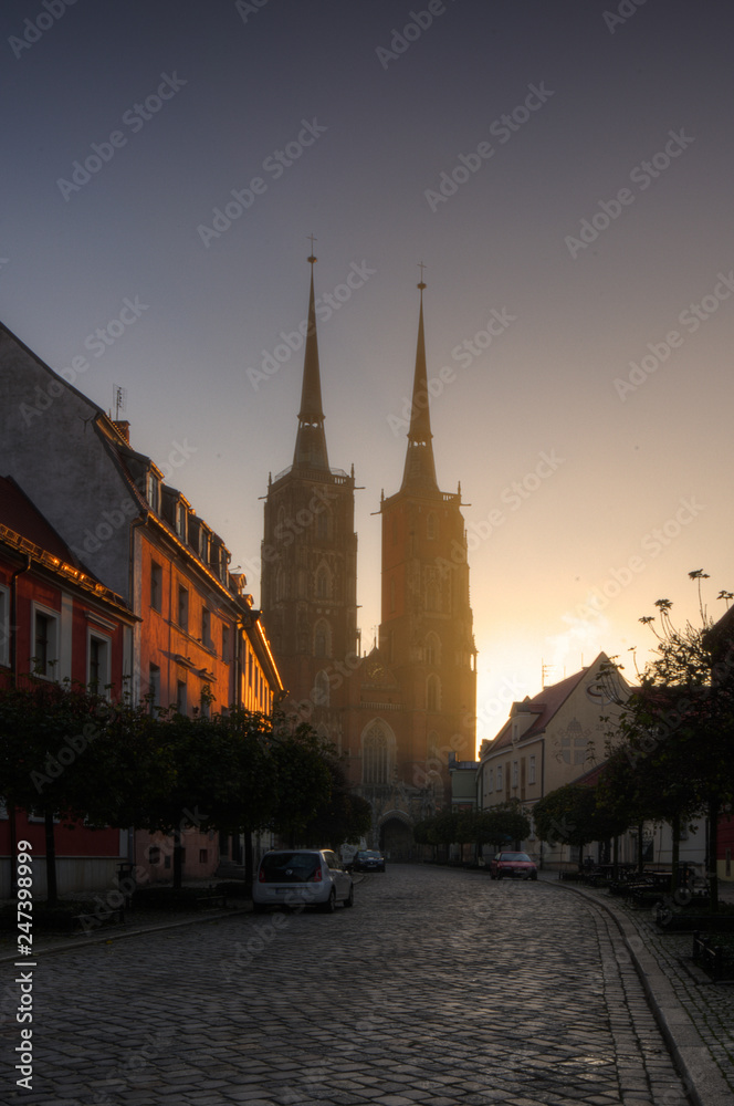 Naklejka premium Ostrów Tumski i Katedra - Wrocław - wschód słońca