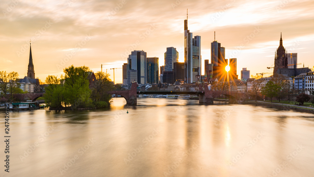 Fototapeta premium Frankfurt skyline and Main river at sunset