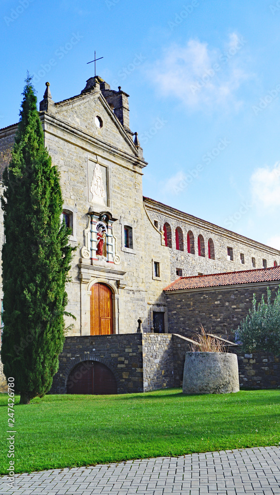 Monasterio del Carmen en Boltaña, Pirineo aragonés, Huesca, Aragón, España