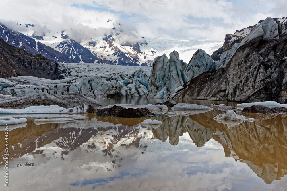 Gletschersee des Svinafell-Gletschers, Island