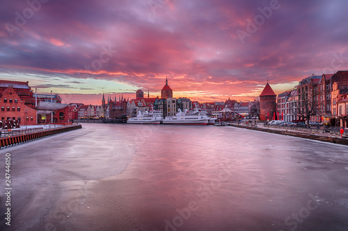 Obraz na płótnie Gdansk sunset on the Motlawa river, Poland, winter view w salonie