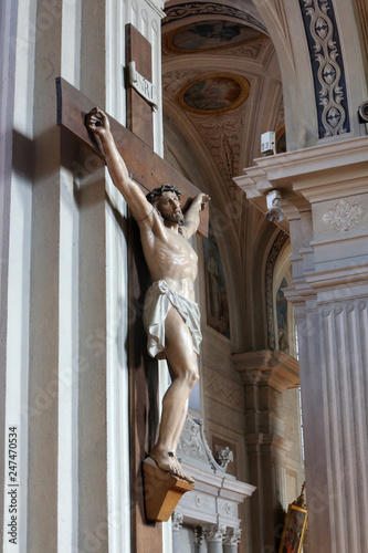 Jésus-Christ sur la croix. Collégiale Saint-Jacques-le-Majeur. Sallanches. / Jesus on the cross. Saint James's collegiate church. Sallanches.