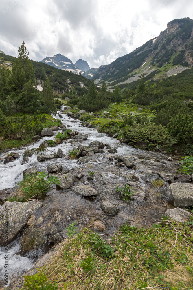 Obraz premium Landscape with dark clouds over Malyovitsa peak and Malyoviska river, Rila Mountain, Bulgaria