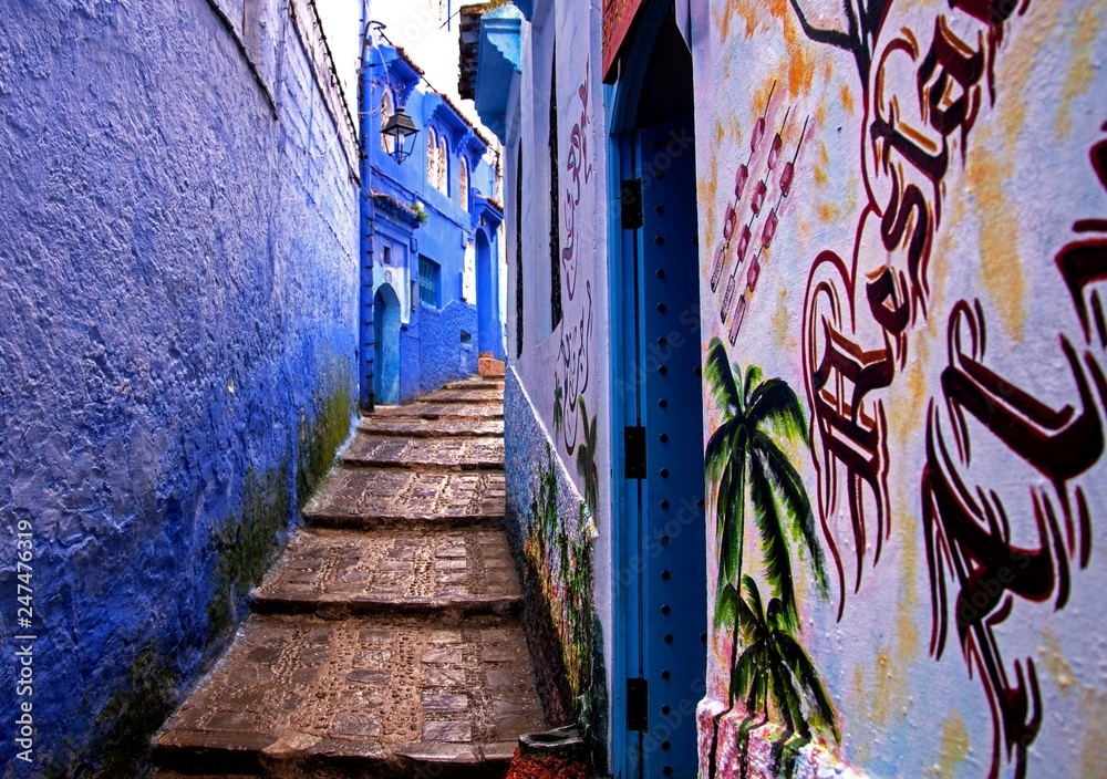 Fototapeta premium モロッコ・シャウエンの街と建築物