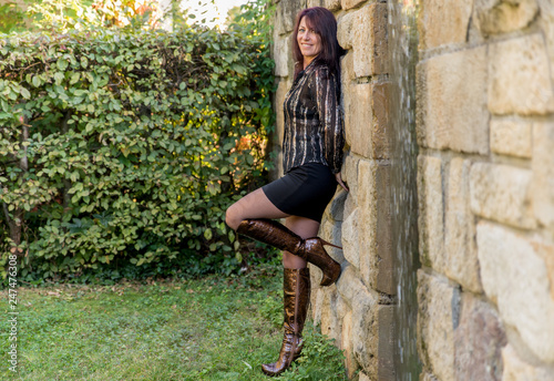 Schöne Frau im Park